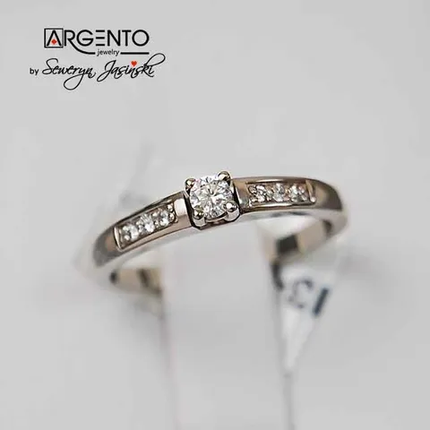 P076 Pierścionek ze złota z brylantami 0,22 ct