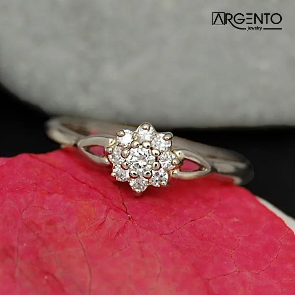 P038 Pierścionek z brylantami 0,16 ct