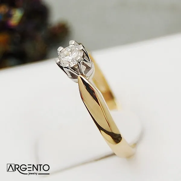 P035 Pierścionek z 0,25 ct brylantem