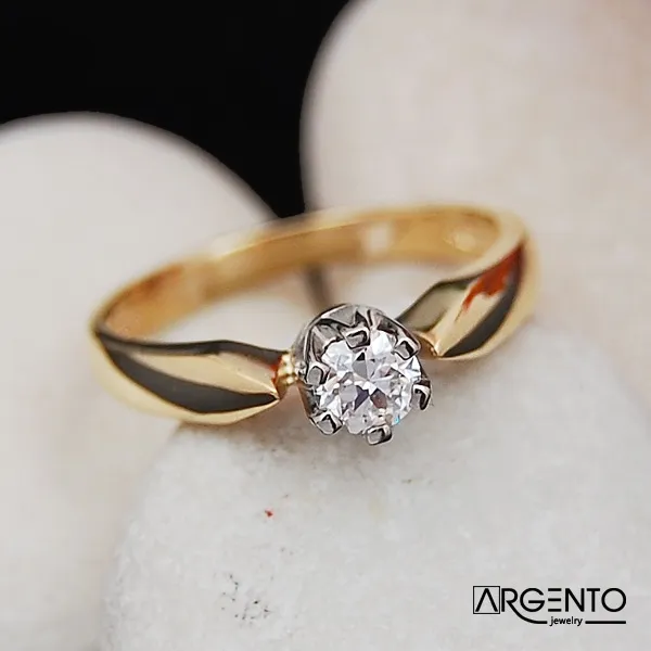 P035 Pierścionek z 0,25 ct brylantem